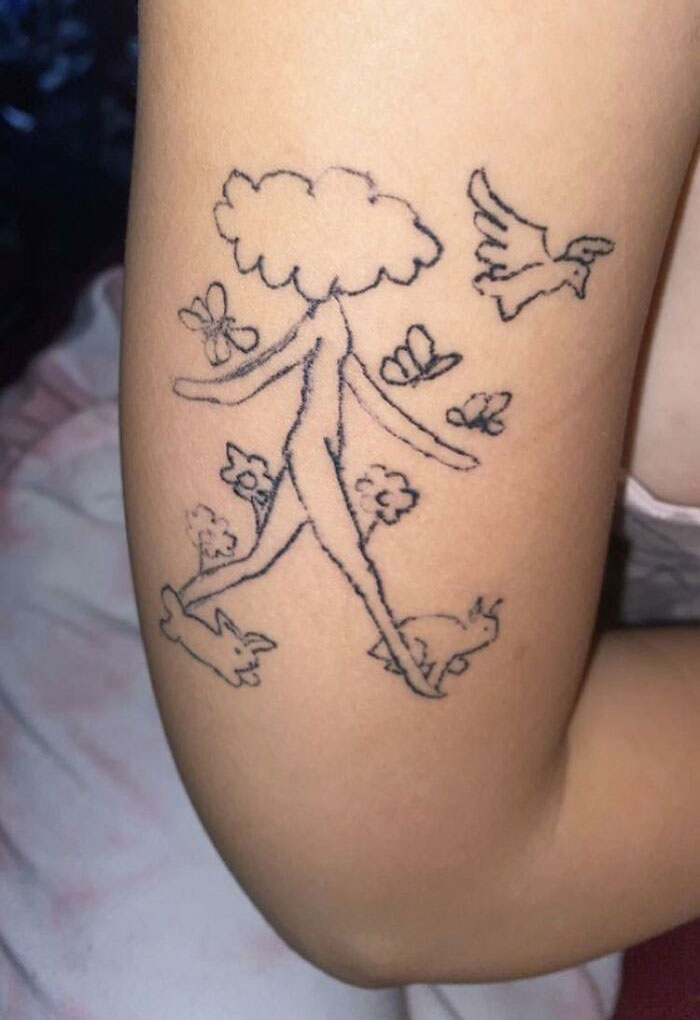 Salut les gens adorables, voici mon horrible tatouage ! Fais-le rôtir dans les commentaires avant mon rendez-vous de recouvrement le 28 ! (sois sévère hahah)