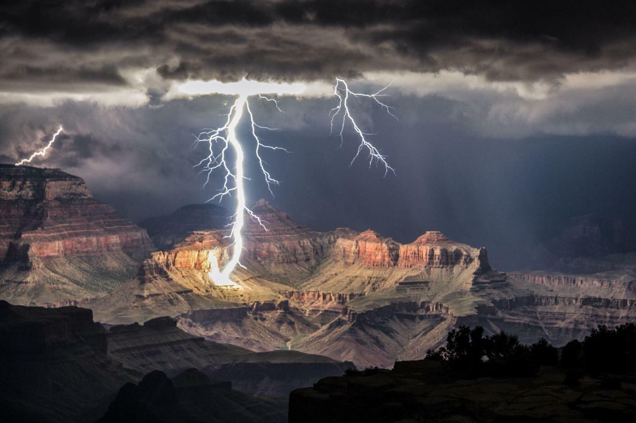 Voici à quoi ressemble le Grand Canyon lorsqu’il n’est éclairé que par des éclairs.