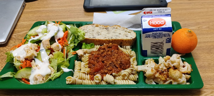 On dirait que les déjeuners scolaires font à nouveau le tour de la question : états-unis, école secondaire publique