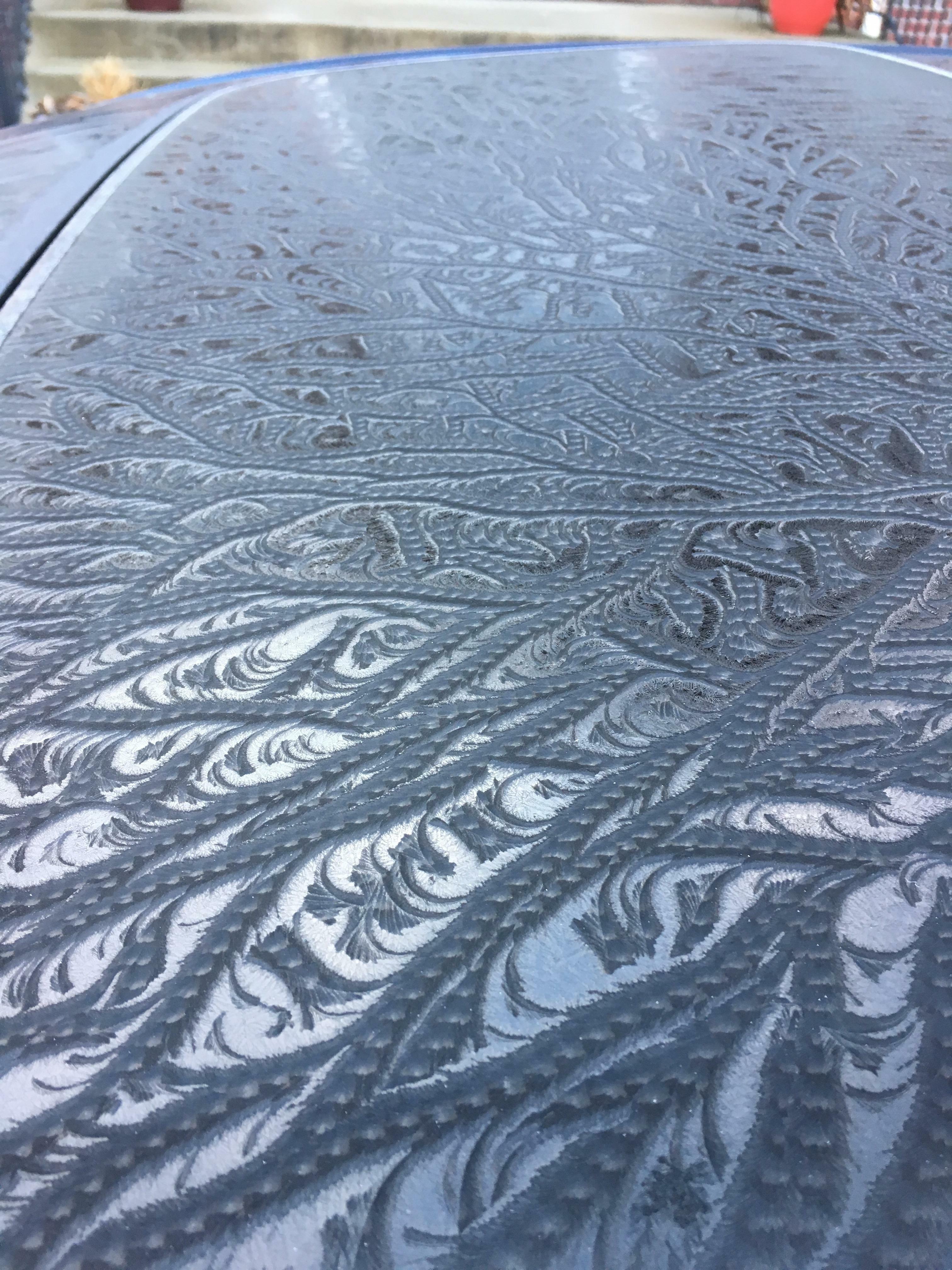 la façon dont la glace a gelé sur ma voiture ce matin