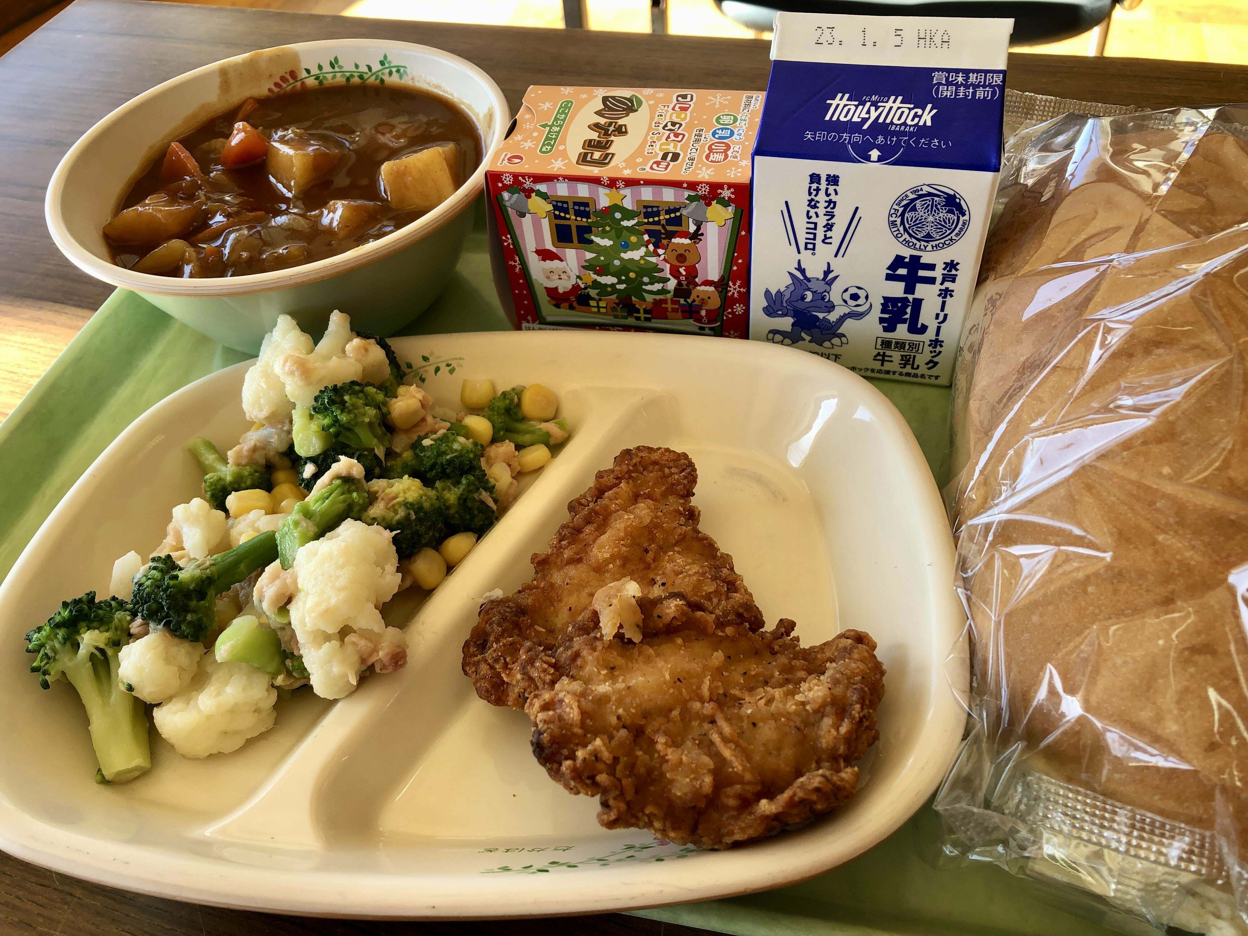 déjeuner scolaire au japon. l'édition de noël