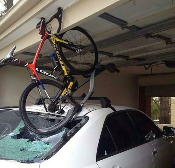 oublier ton vélo à 5 000 dollars sur ta galerie de toit lorsque tu rentres dans le garage.