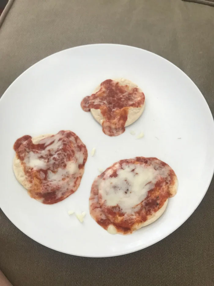 pizza lunchables. thé pomme osseuse