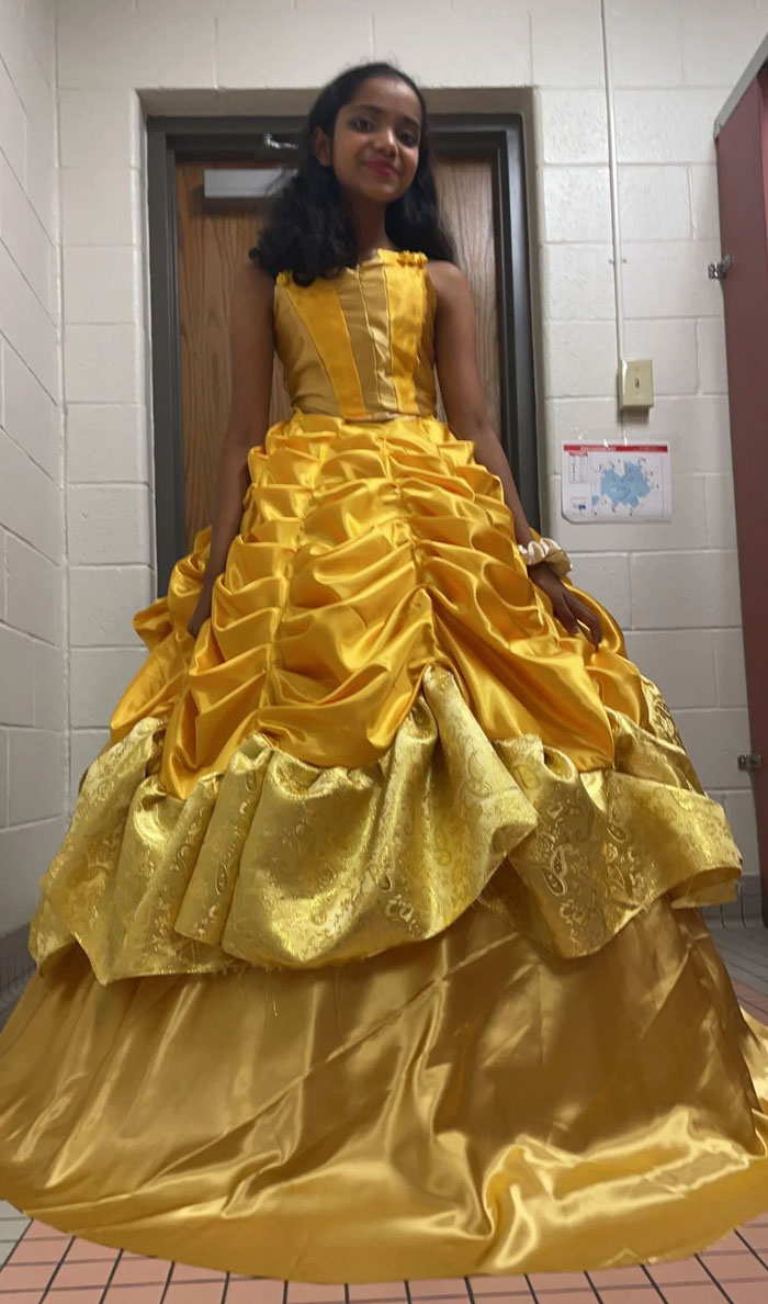 Robe de bal inspirée de la belle pour un projet de 8e année (tout premier projet de couture)