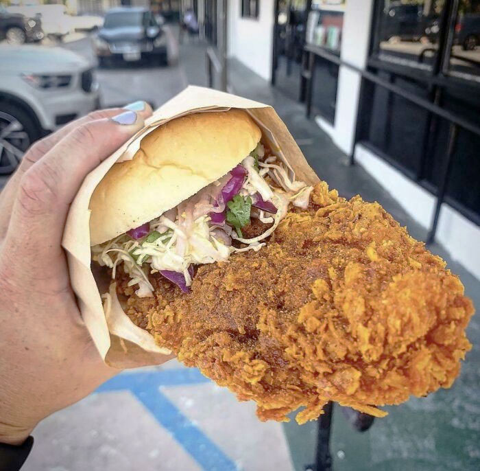 parce qu’apparemment, les gens aiment quand la viande fait 2x la taille du petit pain.