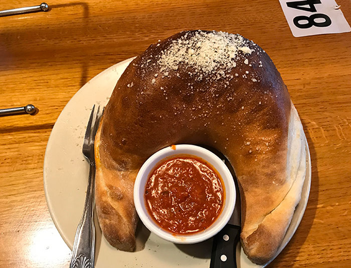 unité absolue d’une calzone trouvée au best italian restaurant, gatlinburg, tn