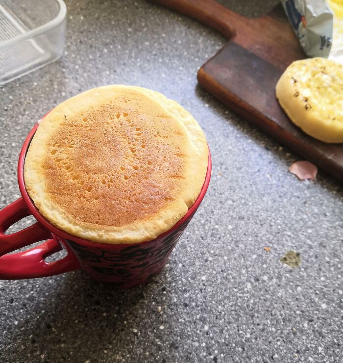 J’ai fait tomber ma crumpet sur ma tasse de thé et j’ai cru que je l’avais perdue, mais il s’avère que j’ai plutôt de la chance aujourd’hui.