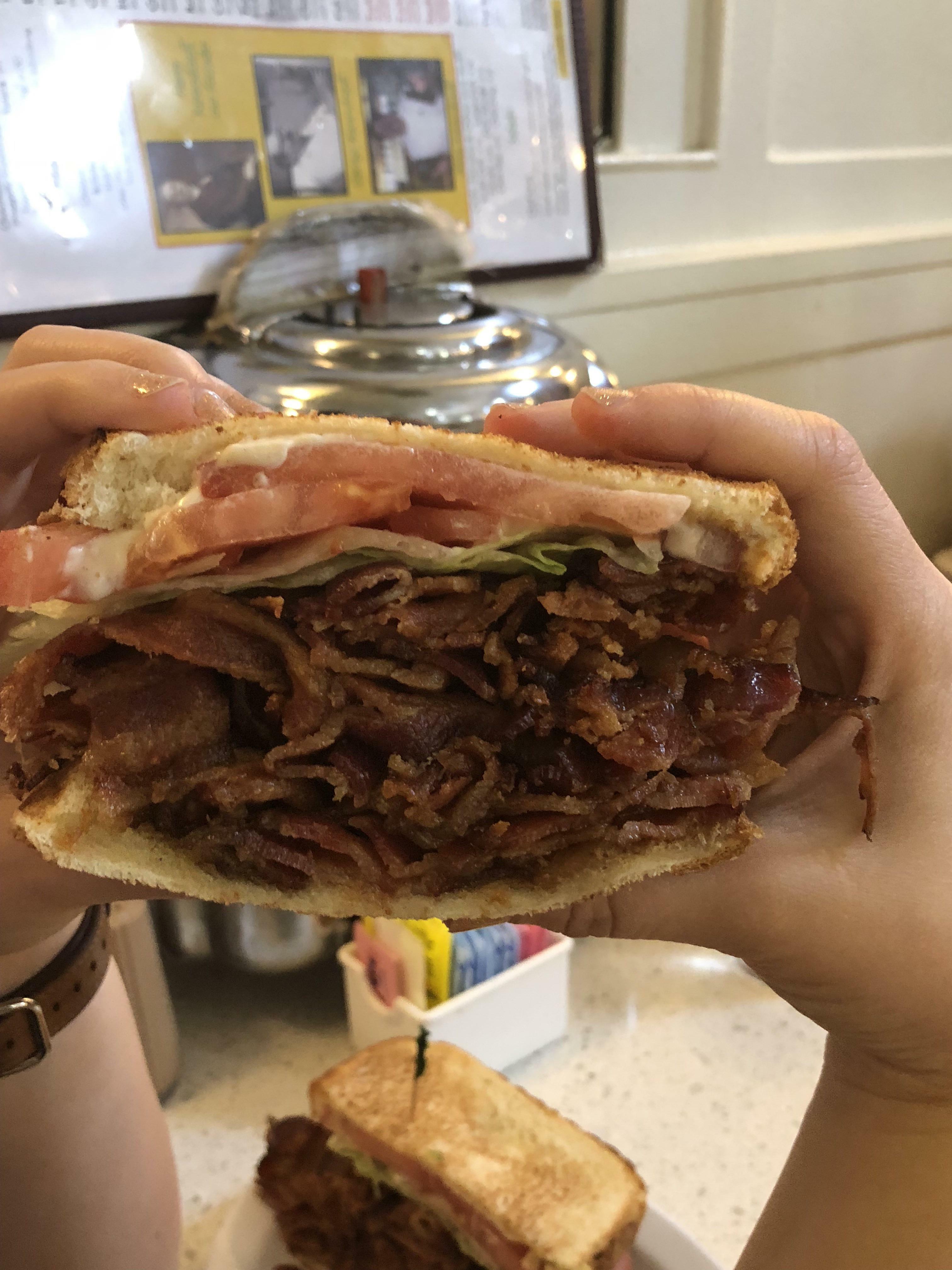 ce blt gigantesque de crown candy, st. louis, missouri