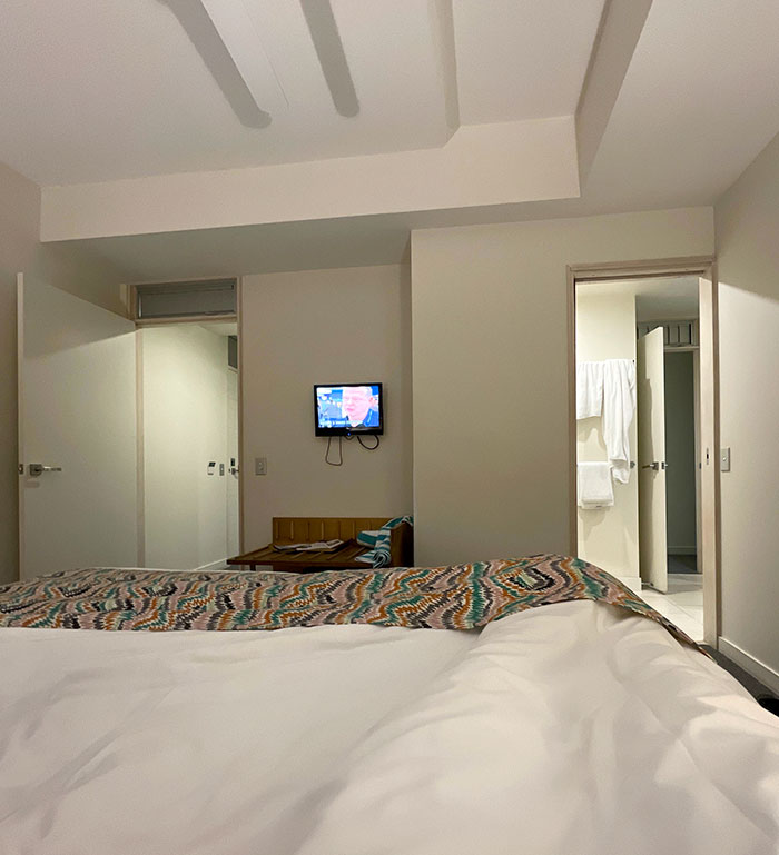 cette télévision dans ma chambre d’hôtel
