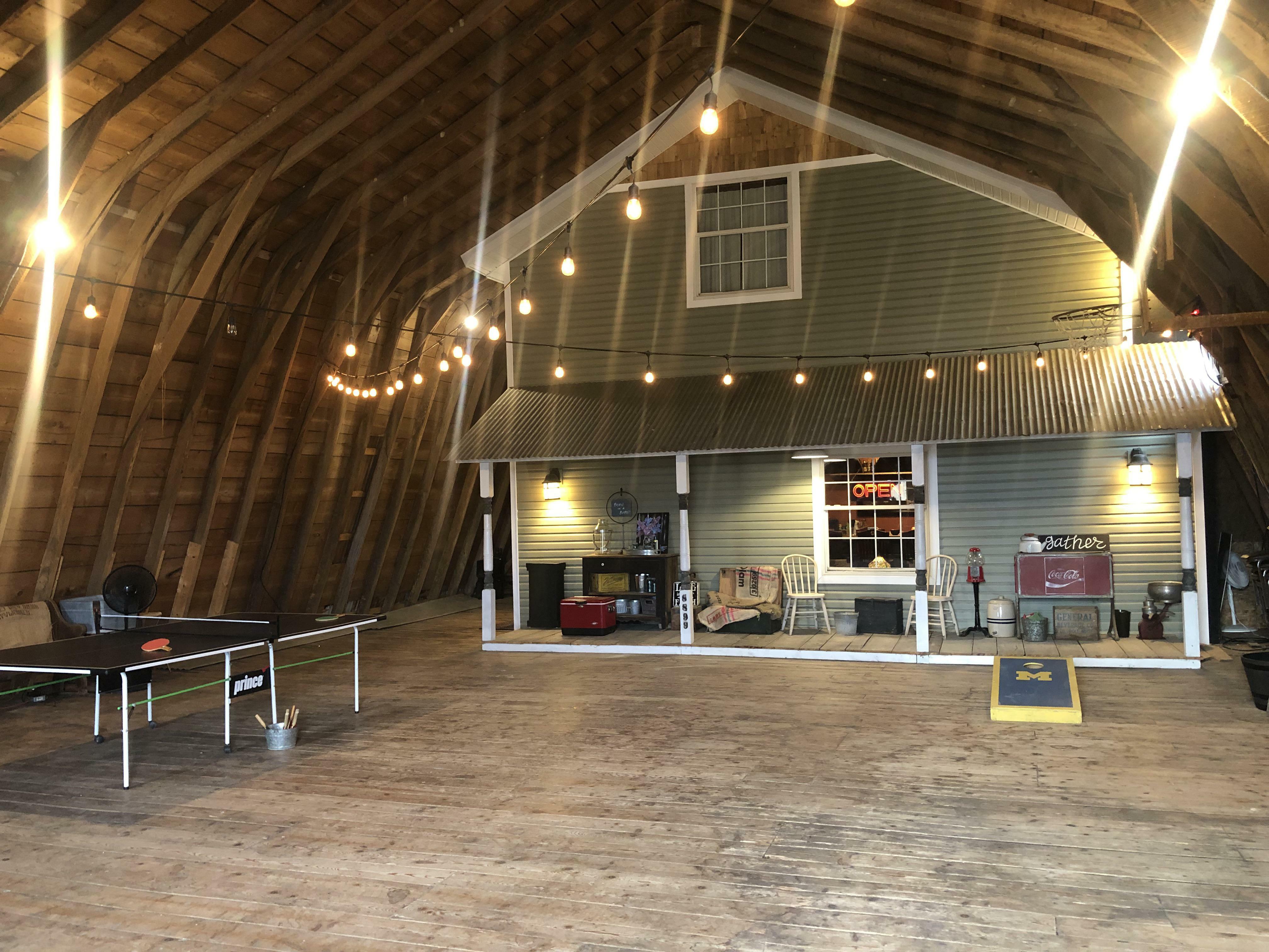 Mon airbnb était une maison entière construite à l'intérieur d'une grange.