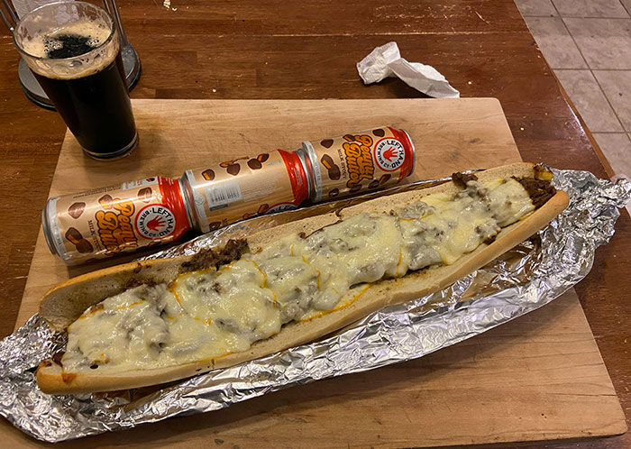 grand philly cheesesteak. 3 canettes de bière de long