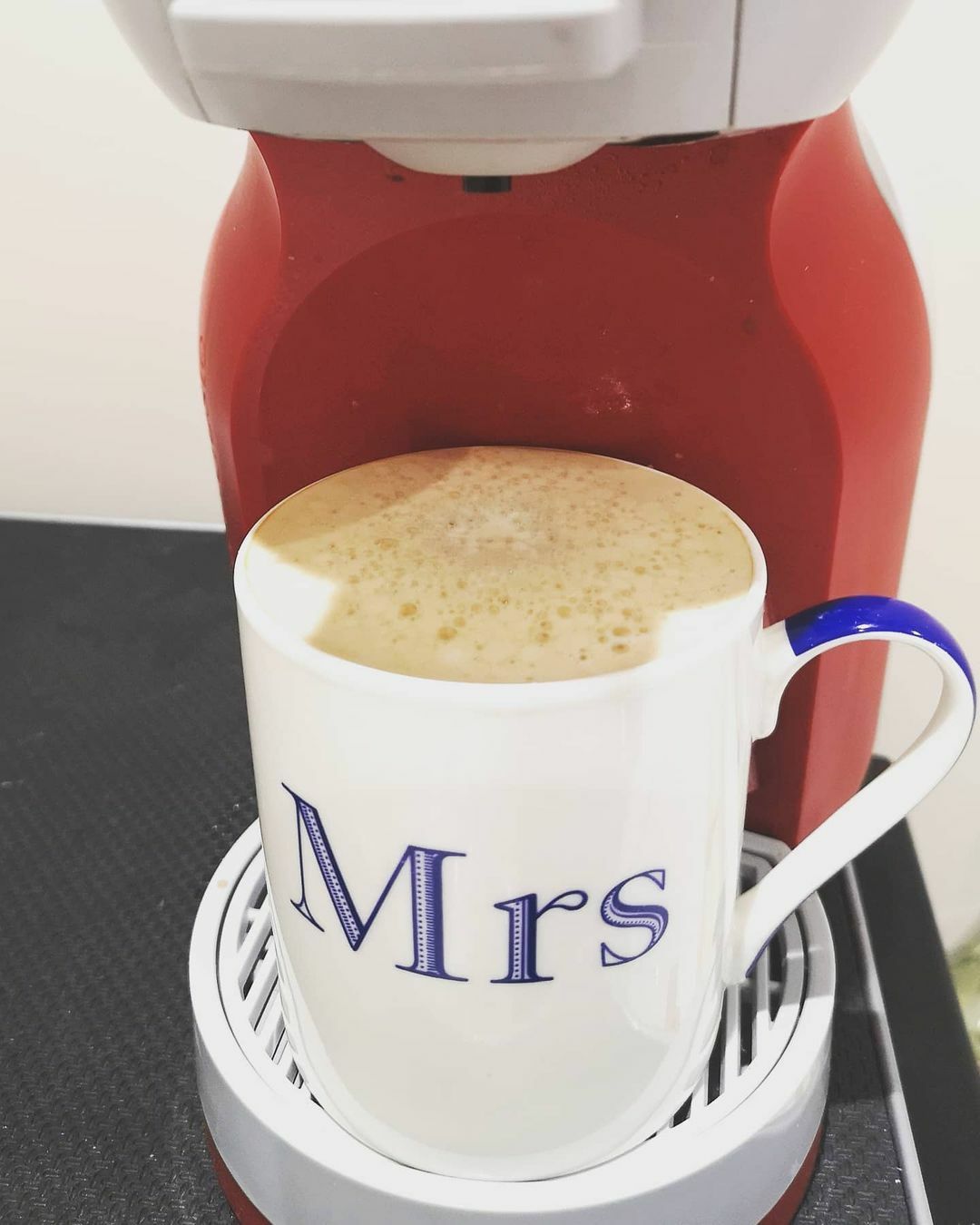 voici ma petite victoire du jour. la machine à café n’avait plus d’eau alors qu’elle était laissée sans surveillance… ouf ! catastrophe évitée et leçon apprise