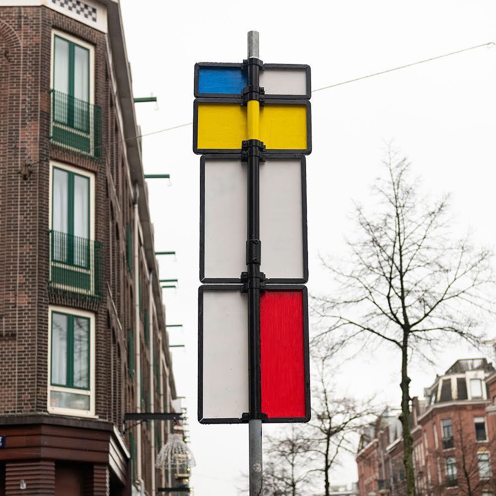« je fais des interventions pour faire sourire les gens » : 80 interprétations astucieuses des espaces publics par le street art de frankey