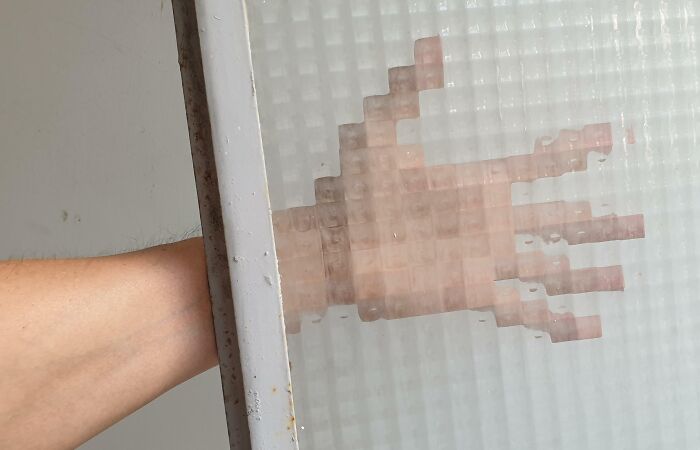 This Window Turns Everything Into Pixels
