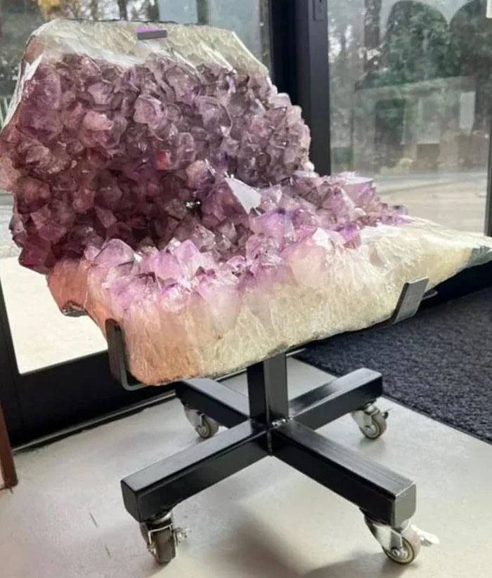 Chaise de bureau en cristal d’améthyste non poli de 194 livres
