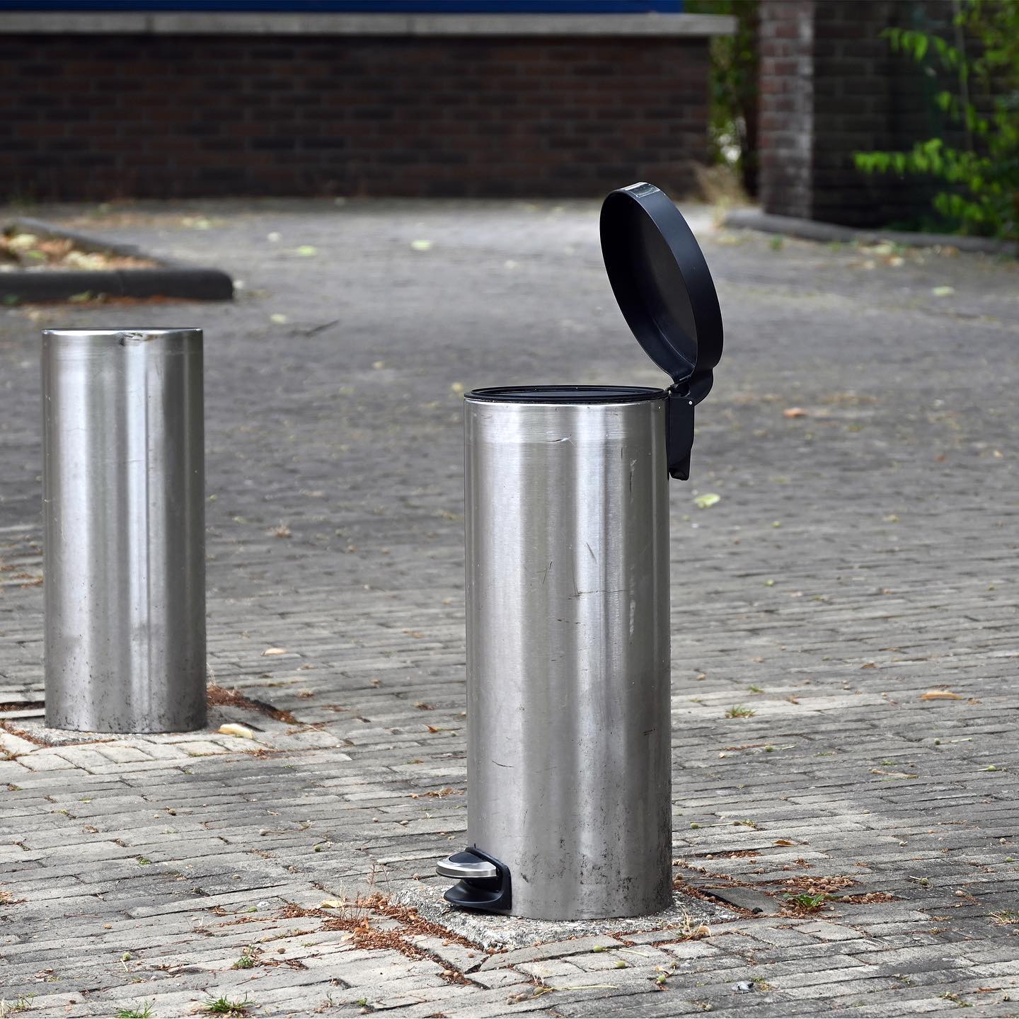 « je fais des interventions pour faire sourire les gens » : 80 interprétations astucieuses des espaces publics par le street art de frankey