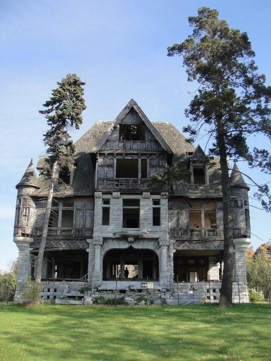 la villa wyckoff, située sur l’île de carleton, ny a été construite en 1894 et abandonnée dans les années 1920