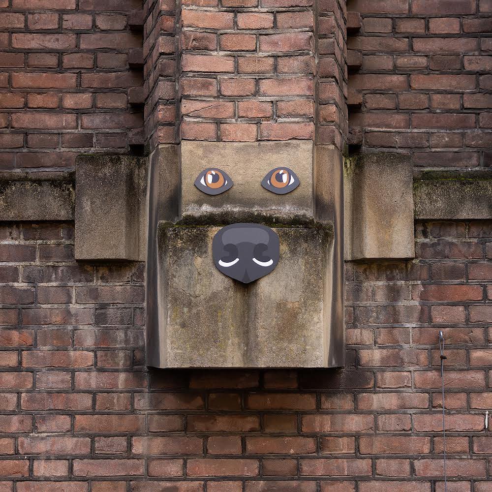 « je fais des interventions pour faire sourire les gens » : 80 interprétations astucieuses des espaces publics par le street art de frankey