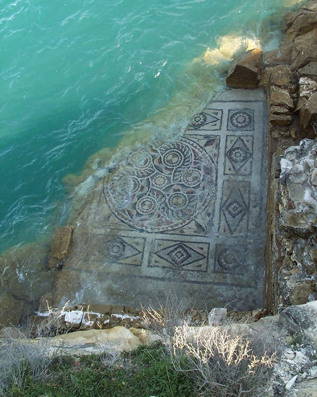 magnifique mosaïque de sol d’une villa romaine déterrée lors des fouilles de sauvetage dans la ville antique de zeugma