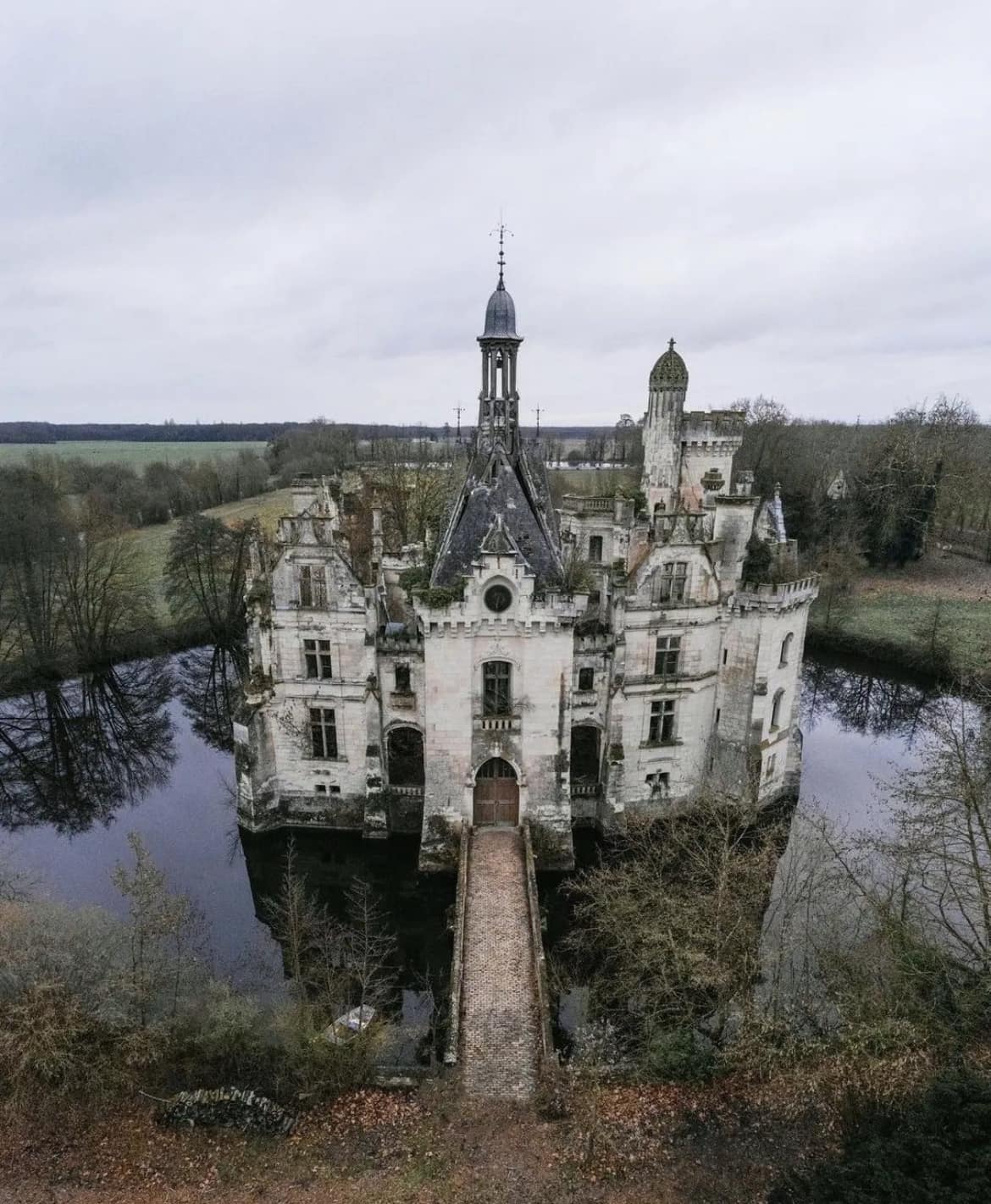 château abandonné