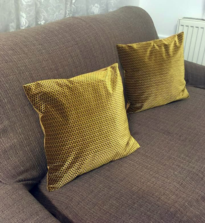 These Throw Pillows Look Fake, Almost Like A Poorly Done Photoshop Work, But It’s Just How They Reflected The Light