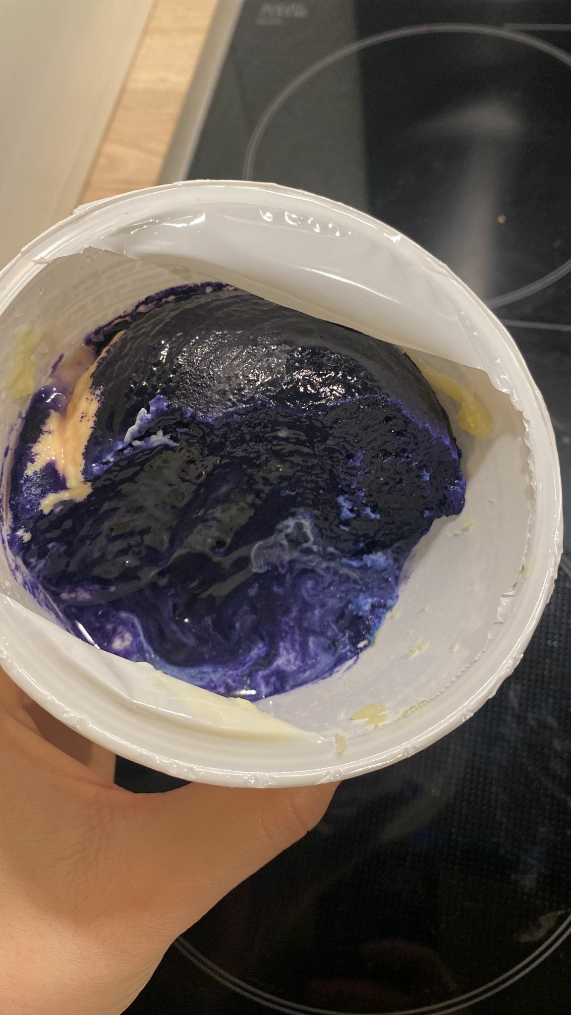 ma vieille ricotta que j’avais oubliée dans le frigo et qui avait viré au violet vif