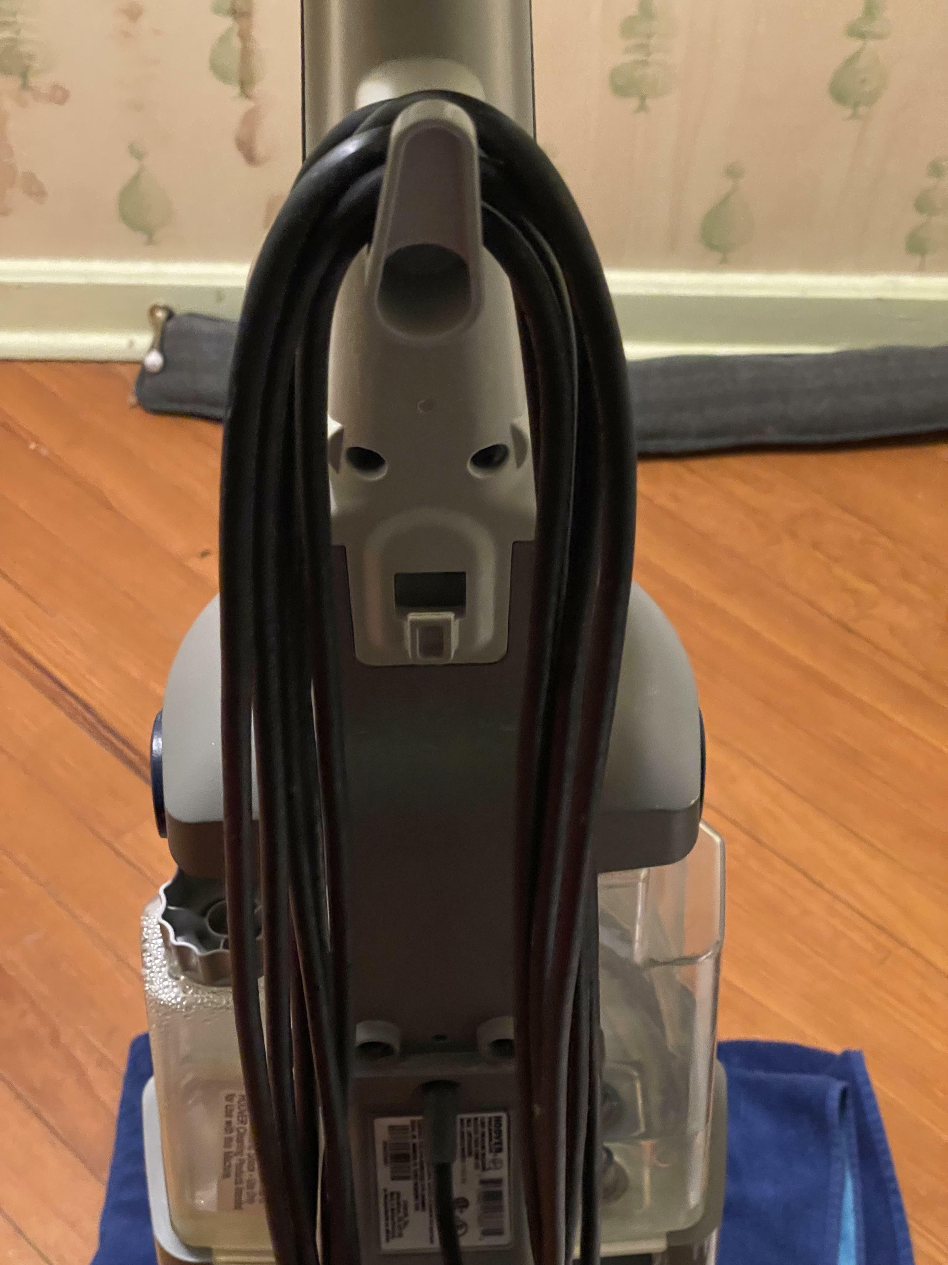 l'arrière de mon aspirateur ressemble à un mec avec des dreads