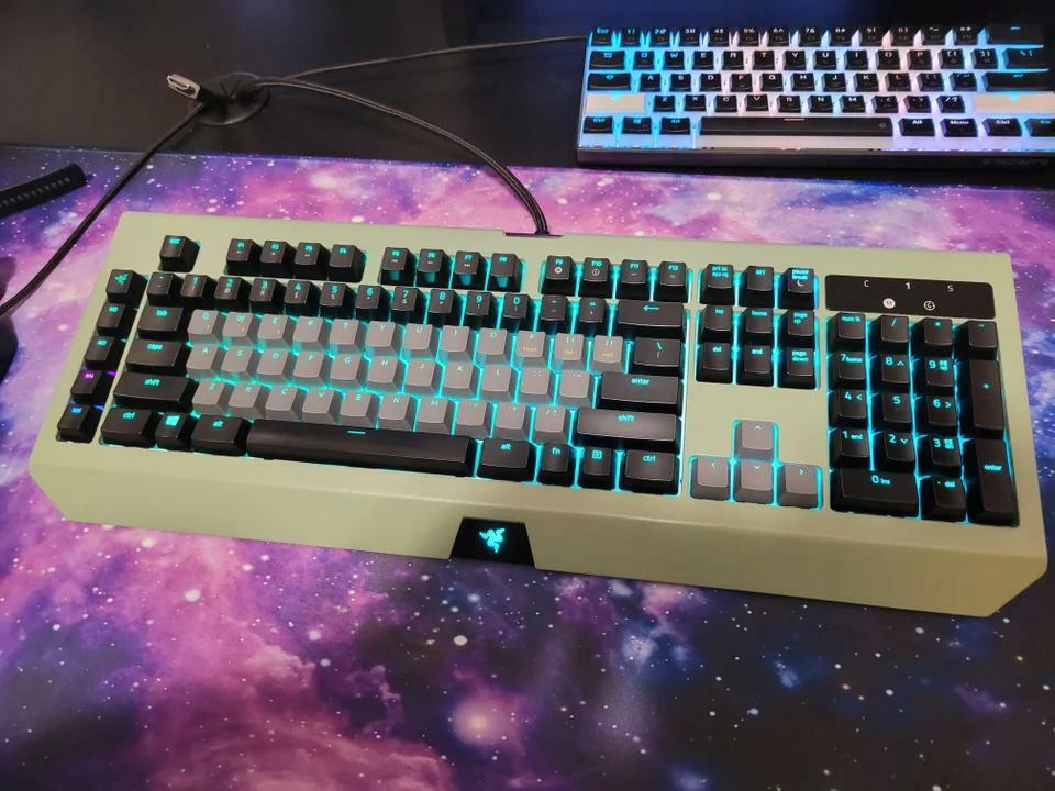 3-Inch-Thick 1980s Keyboard Upgraded With Leds? Nope, Just A Regular Modern Gaming Keyboard From Just The Right Angle