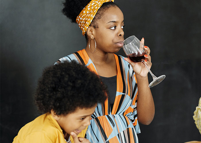 “Wine Mums”: People Online Describe What They Consider To Be A Terrible Parent (30 Examples)