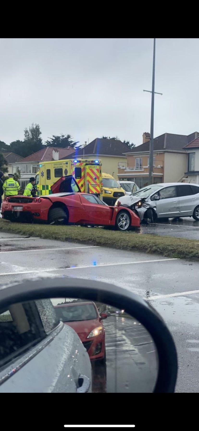 ferrari enzo (2,5 millions de dollars) écrasée par un chauffeur-livreur en route vers son nouveau propriétaire !