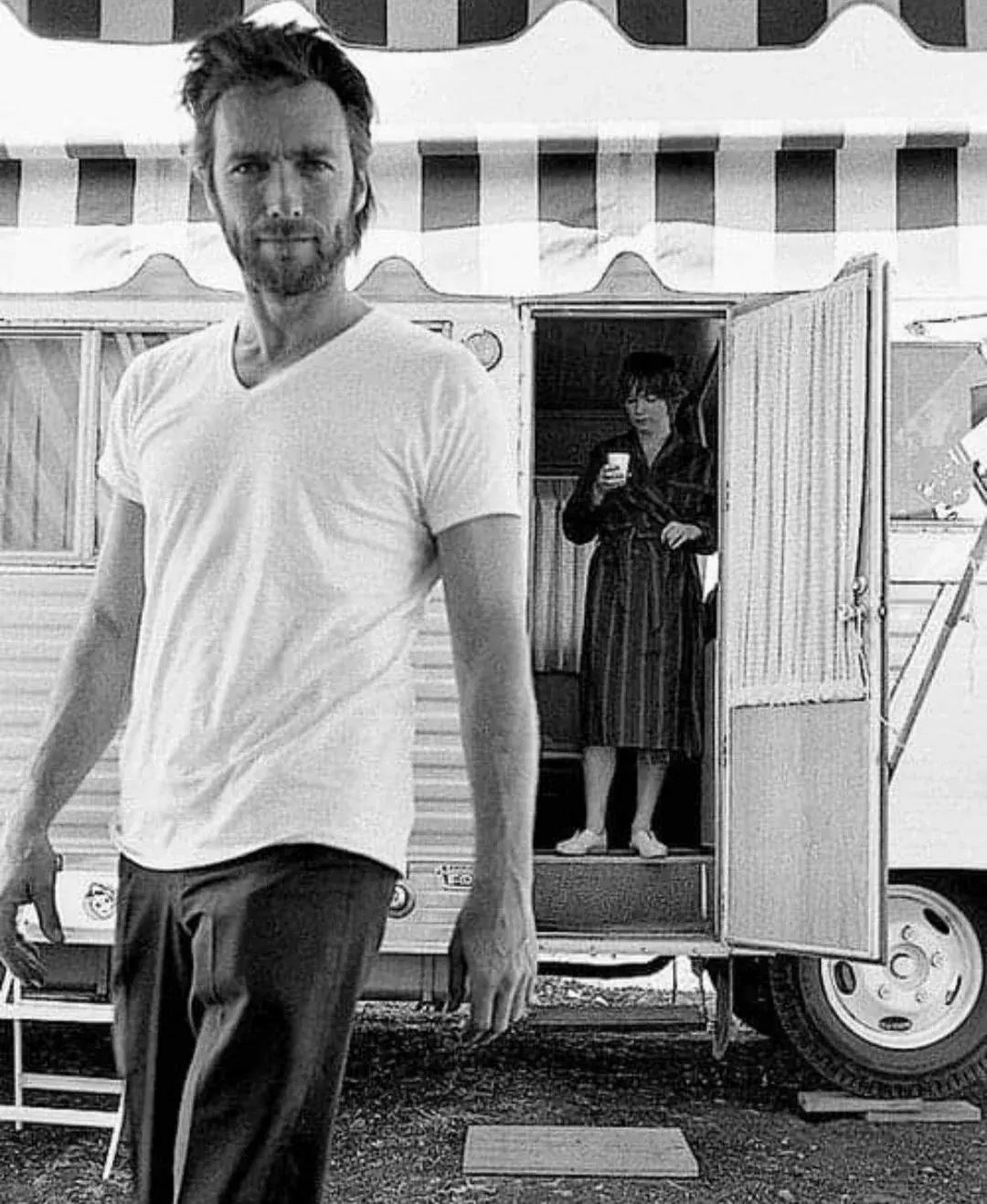 Clint Eastwood & Shirley Mcclaine On The Set Of 2 Mules For Sister Sara, In 1969