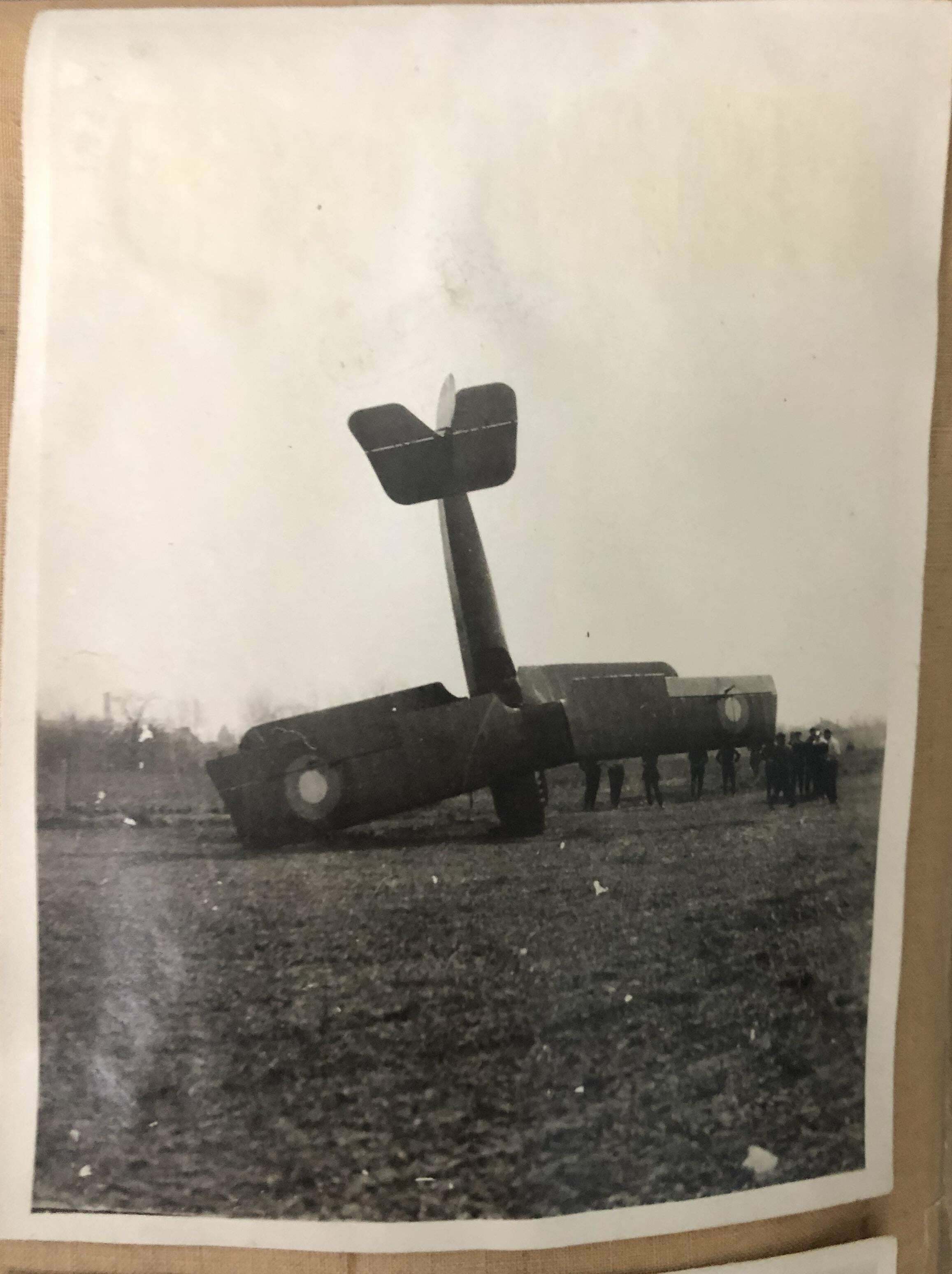 L'arrière-grand-père était pilote de l'aéropostale, j'ai trouvé ces photos avec ses affaires.