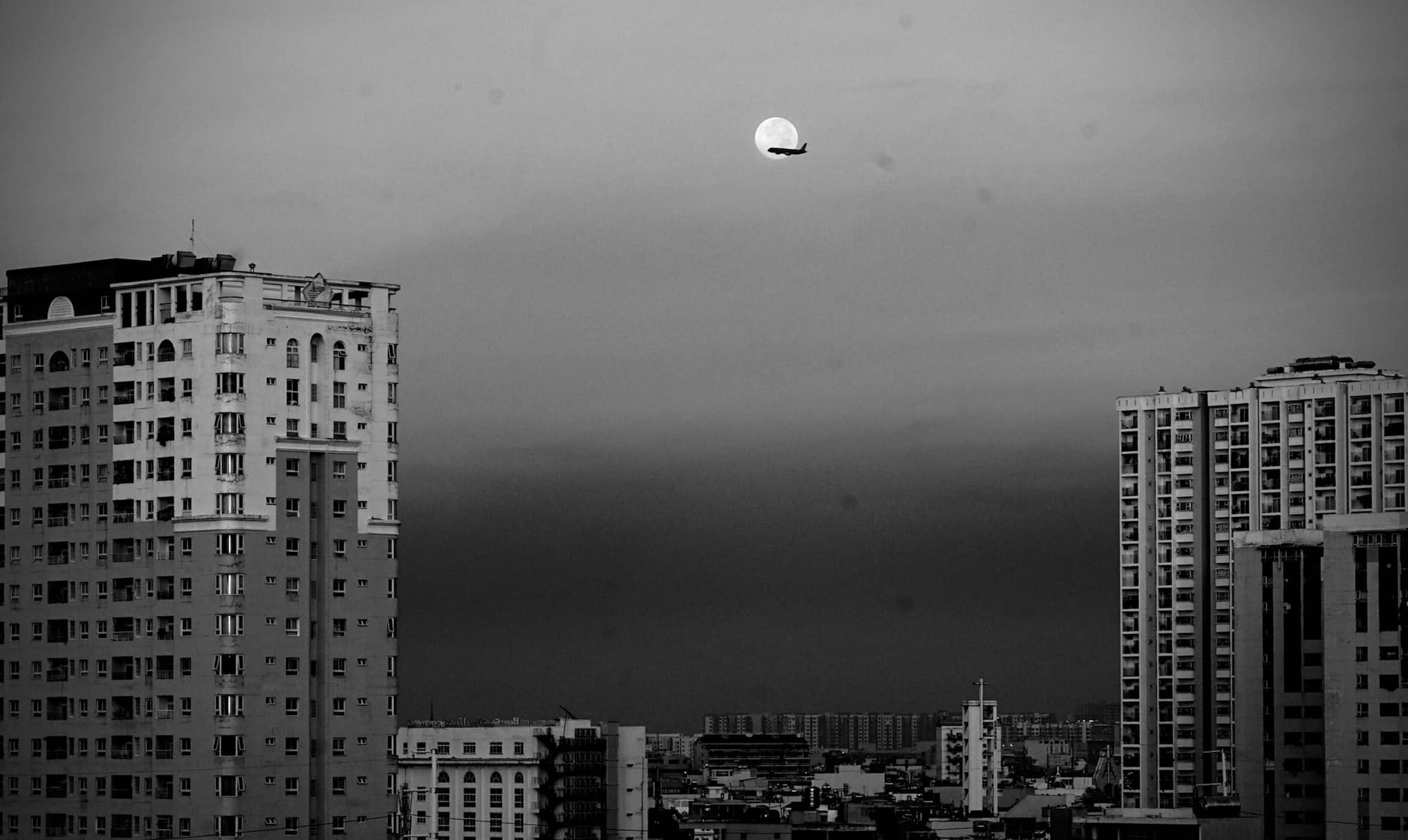 Fly With Moon ! Saigon Vietnam 5/4/2023