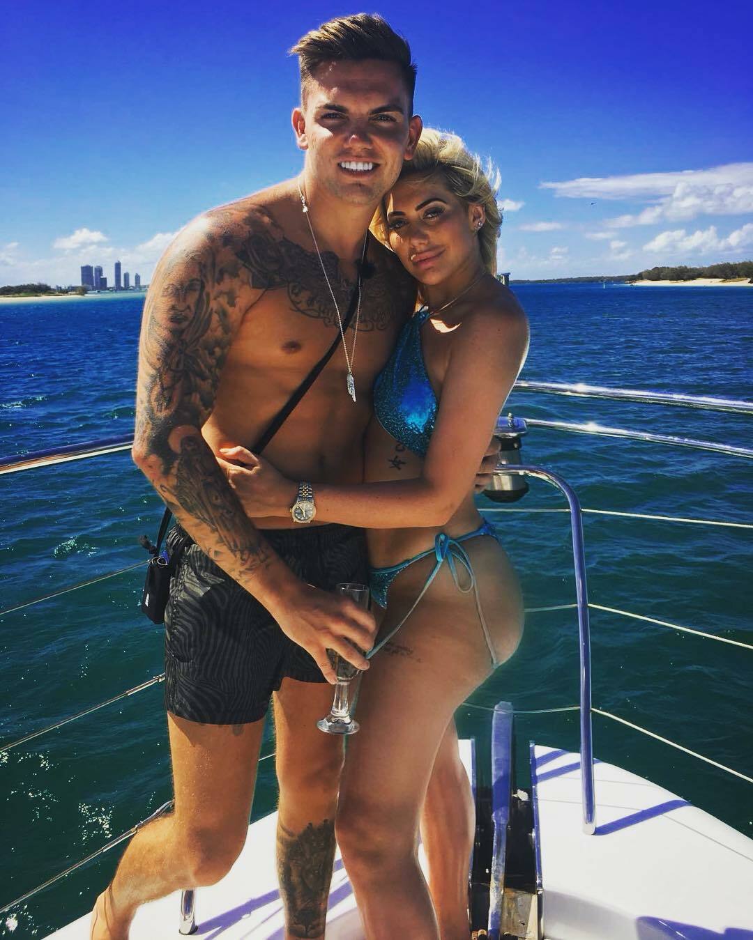 Fans Accused Sam Gowland And Chloe Ferry Of Photoshopping Chloe’s Body In This Holiday Picture
