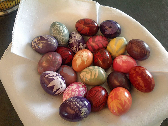 My Family Uses Natural Dyes And Leaves For Easter Eggs Each Year