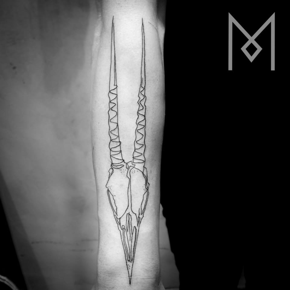 Cet artiste crée des tatouages captivants à l’aide d’une seule ligne (35 images)