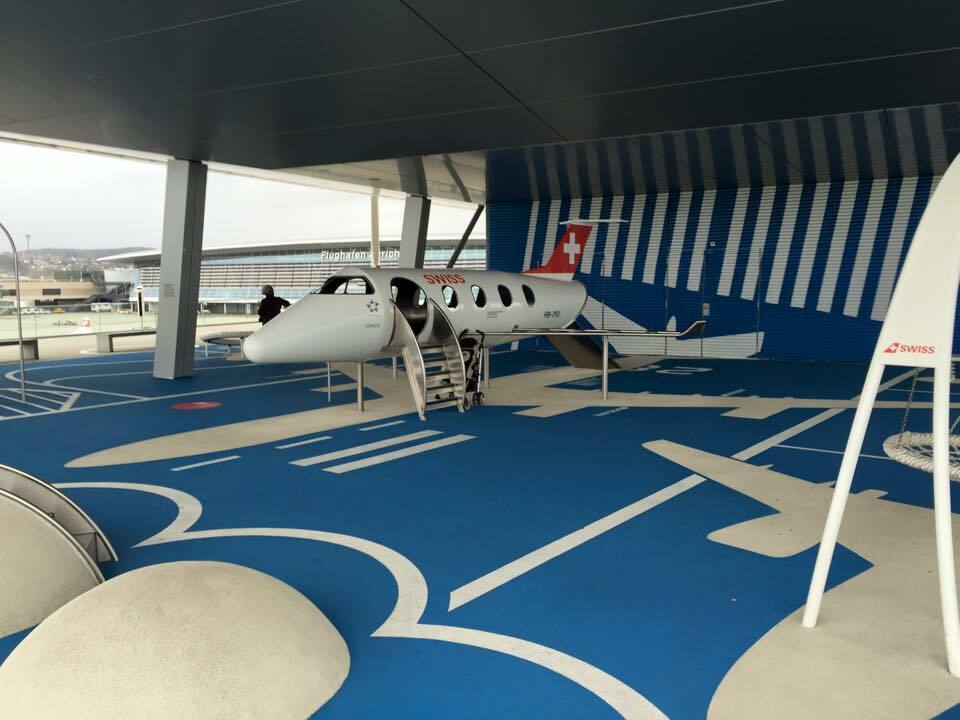 L’aire de jeux pour enfants de l’aéroport de Zurich, en Suisse, est un aéroport miniature.