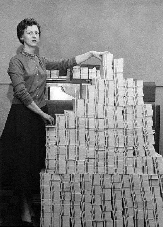4,5 mégaoctets de données dans 62 500 cartes perforées, 1955