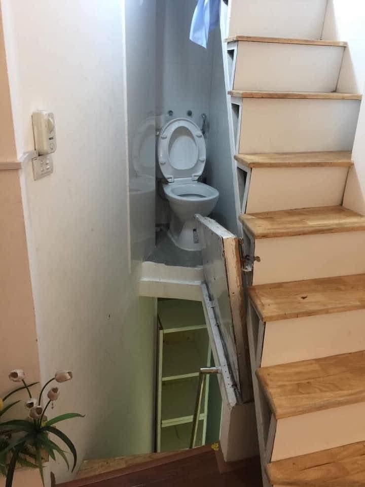 Cette combinaison escalier/cellule/salle de bain empire à chaque seconde que tu la regardes.