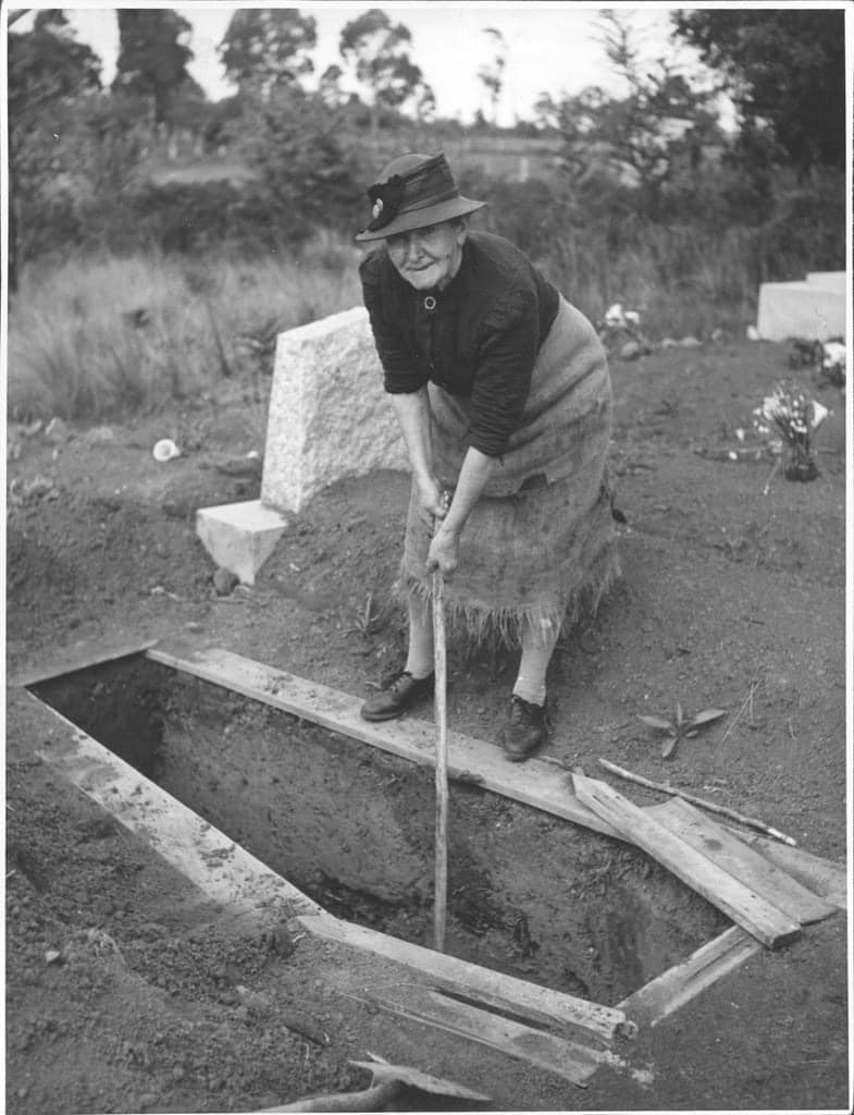 creuser des tombes comme passe-temps (1916)