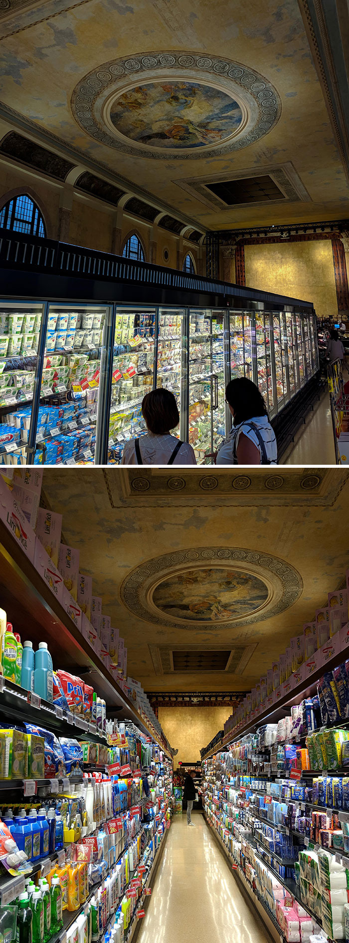 ce supermarché dans un vieux théâtre à venise, en italie