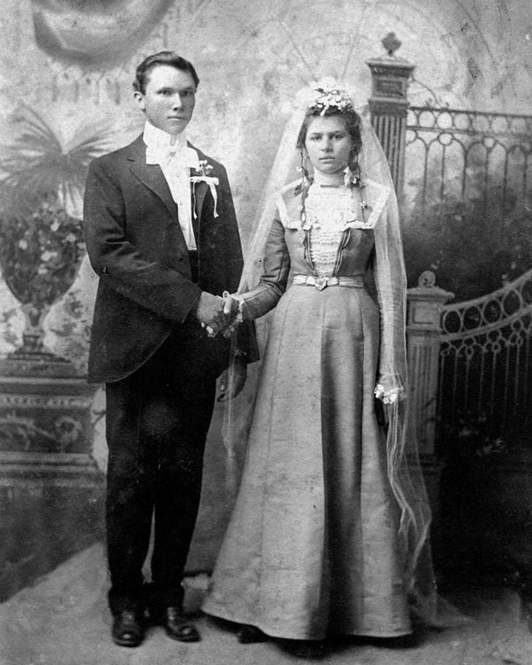 Couple de jeunes mariés le jour de leur mariage, Allemagne (1901)