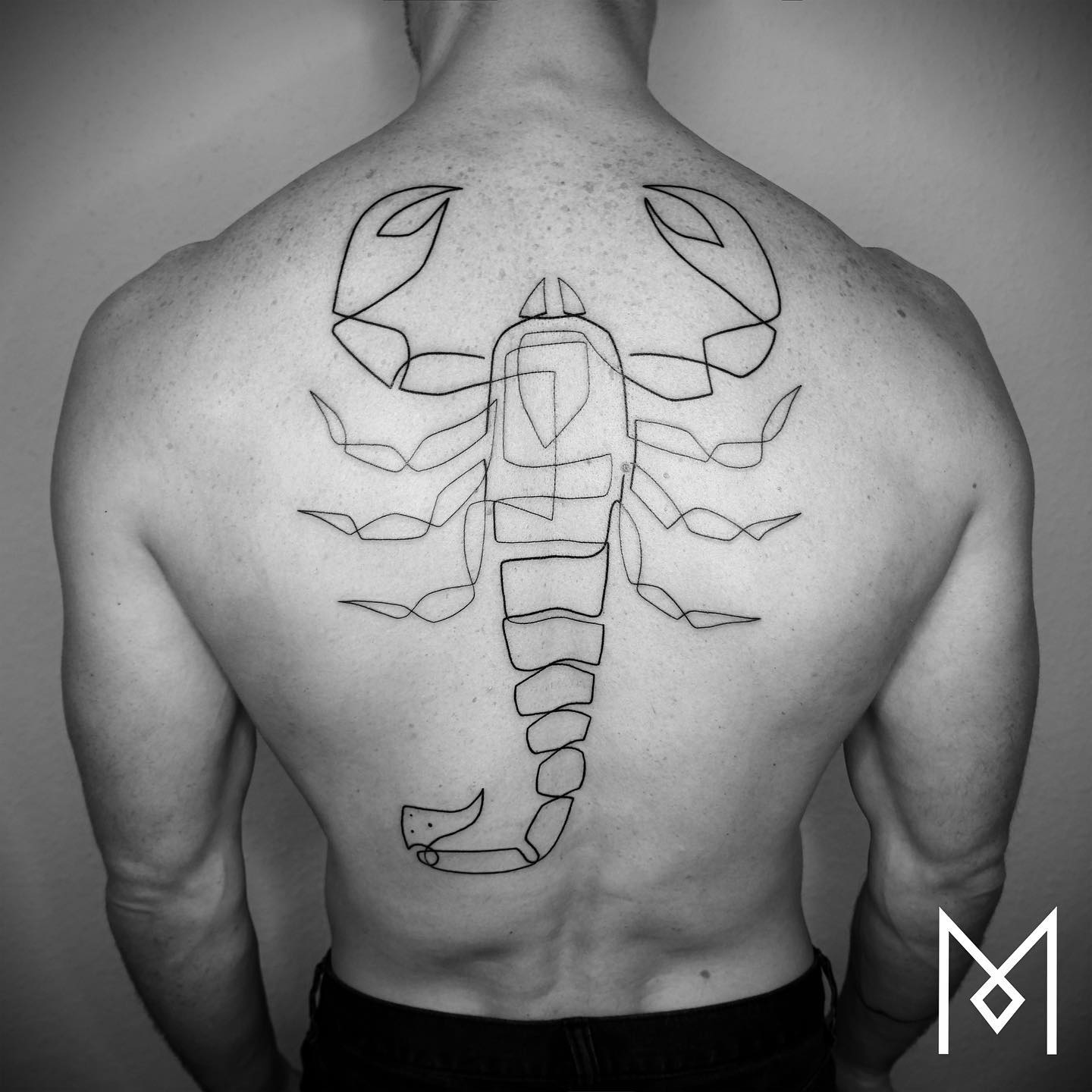 Cet artiste crée des tatouages captivants à l’aide d’une seule ligne (35 images)