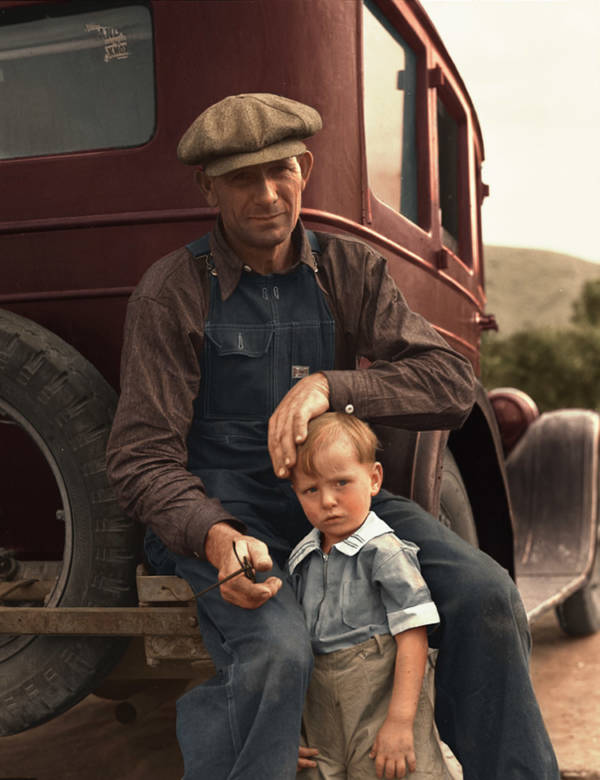 Un réfugié de la sécheresse de 1936, originaire de Polk, dans le Missouri, qui attend l’ouverture de la saison de la cueillette des oranges à Porterville, en Californie.