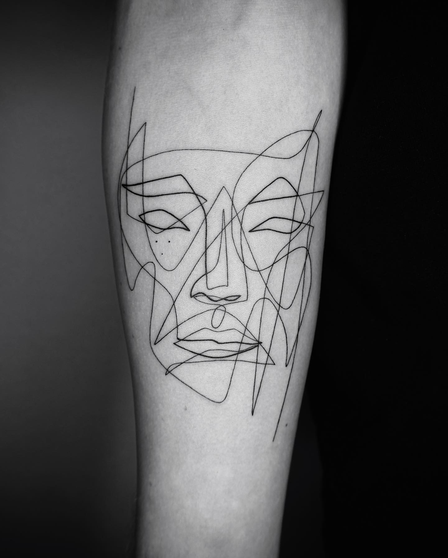 Cet artiste crée des tatouages captivants à l’aide d’une seule ligne (35 images)