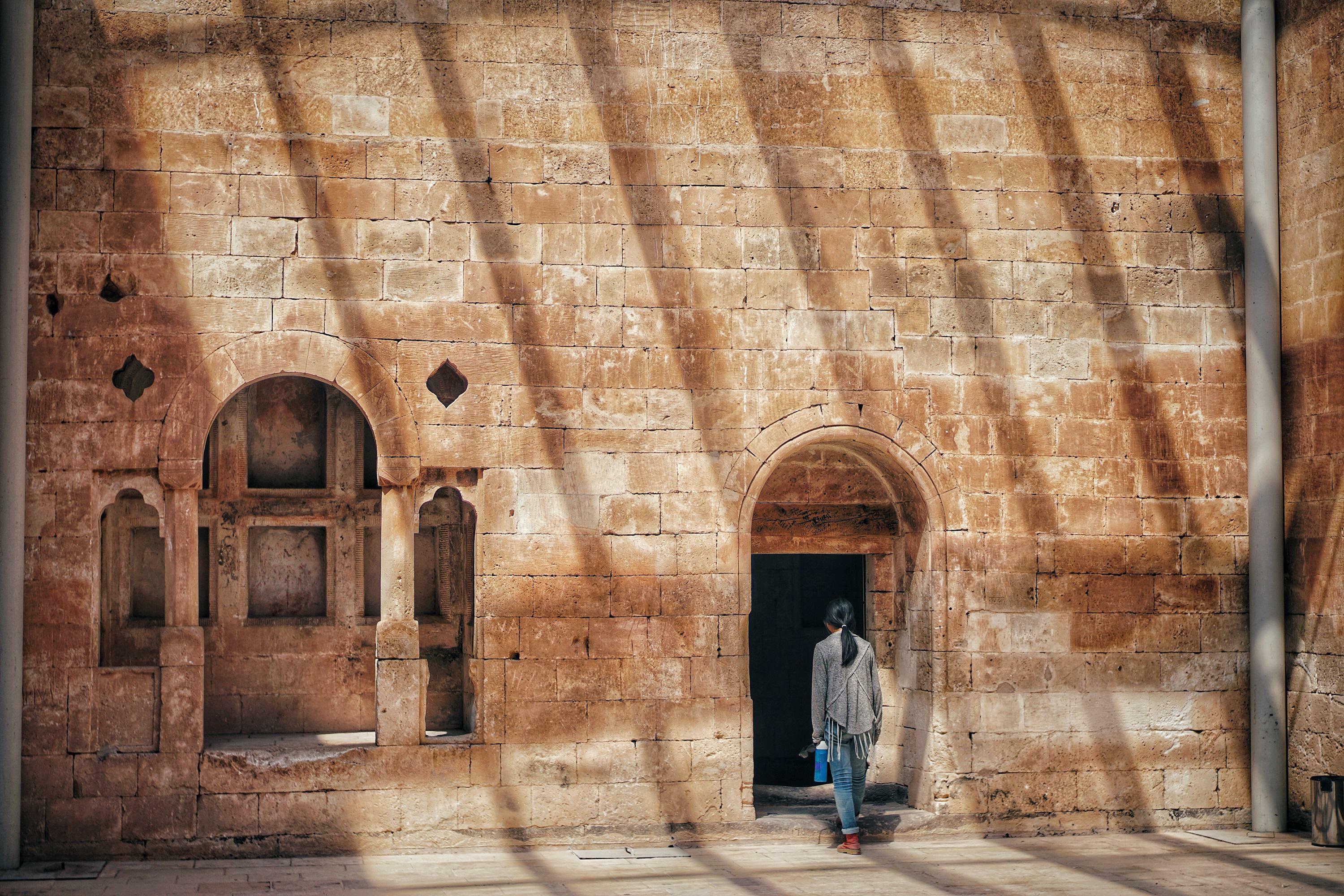 dans les ombres du palais