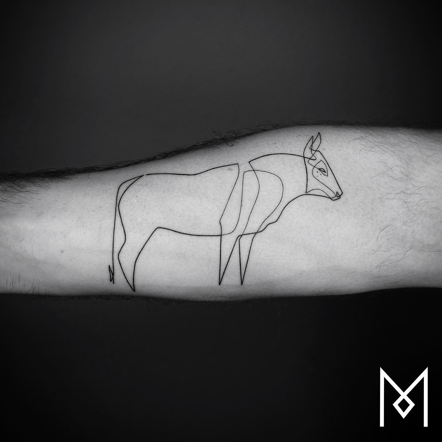 Cet artiste crée des tatouages captivants à l’aide d’une seule ligne (35 images)