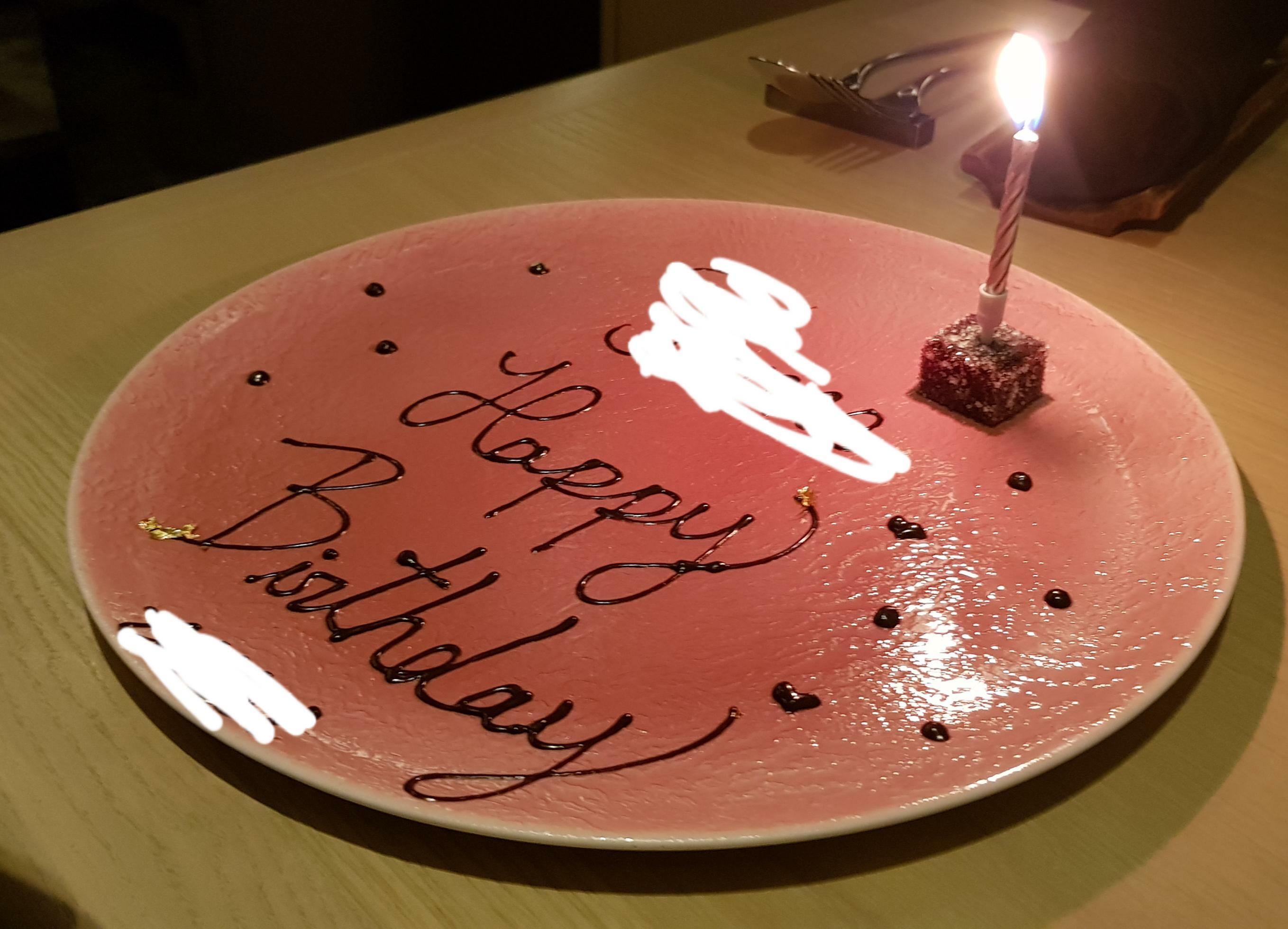 ce gâteau d'anniversaire gratuit dans un restaurant chic