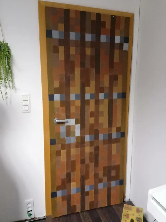 irl porte en épicéa minecraft. fait par u/tiny_chip813