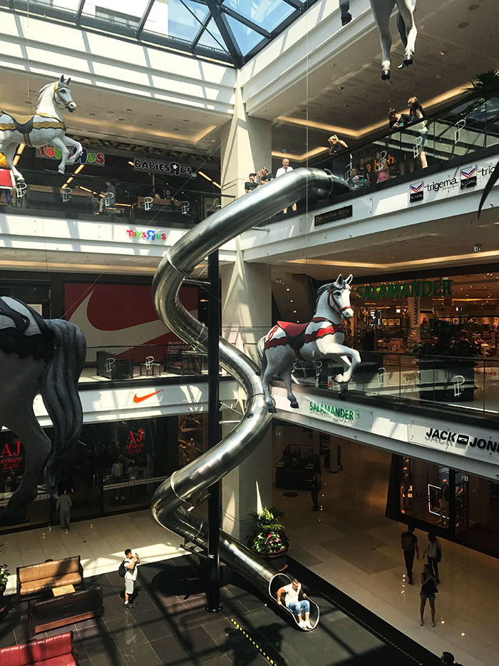 ce toboggan au centre commercial de berlin